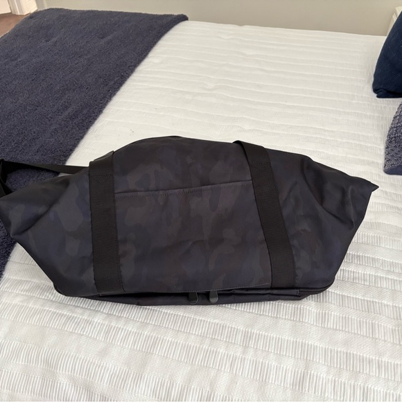 COPY - NWT Original Lo & Sons Blue Camo DELUXE Weekender Bag - Picture 7 of 7